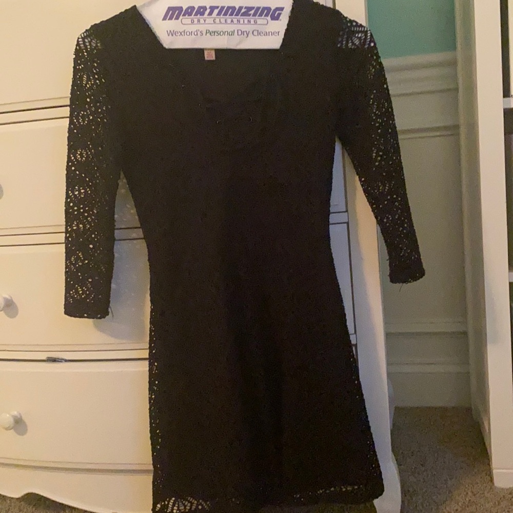 Adorable fitted criss cross dress